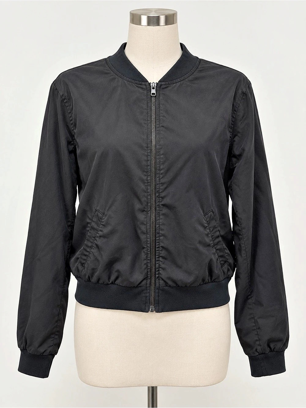 TNA Aritzia Black Bomber Jacket Lightweight Zip Up Size L